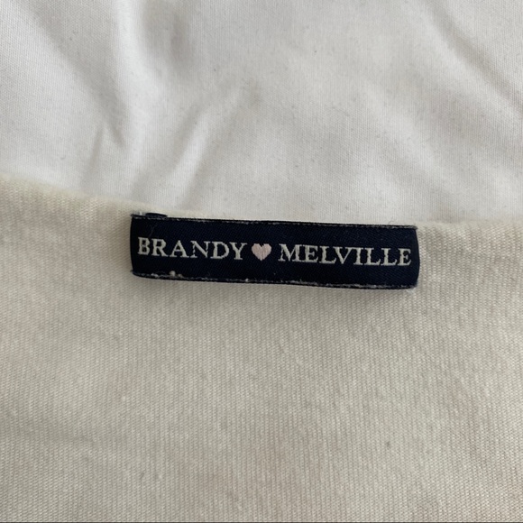 brandy melville off the shoulder top - Picture 3 of 3